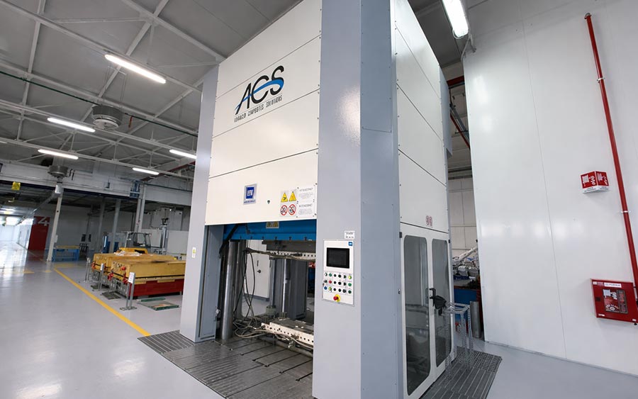 LMI hydraulic press 2500x2000 / 1500 T