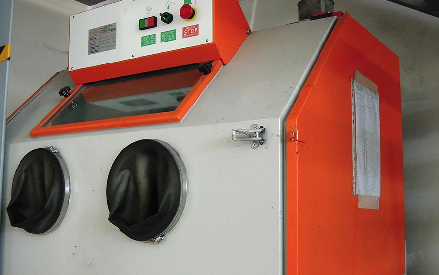 Sandblasting machine
